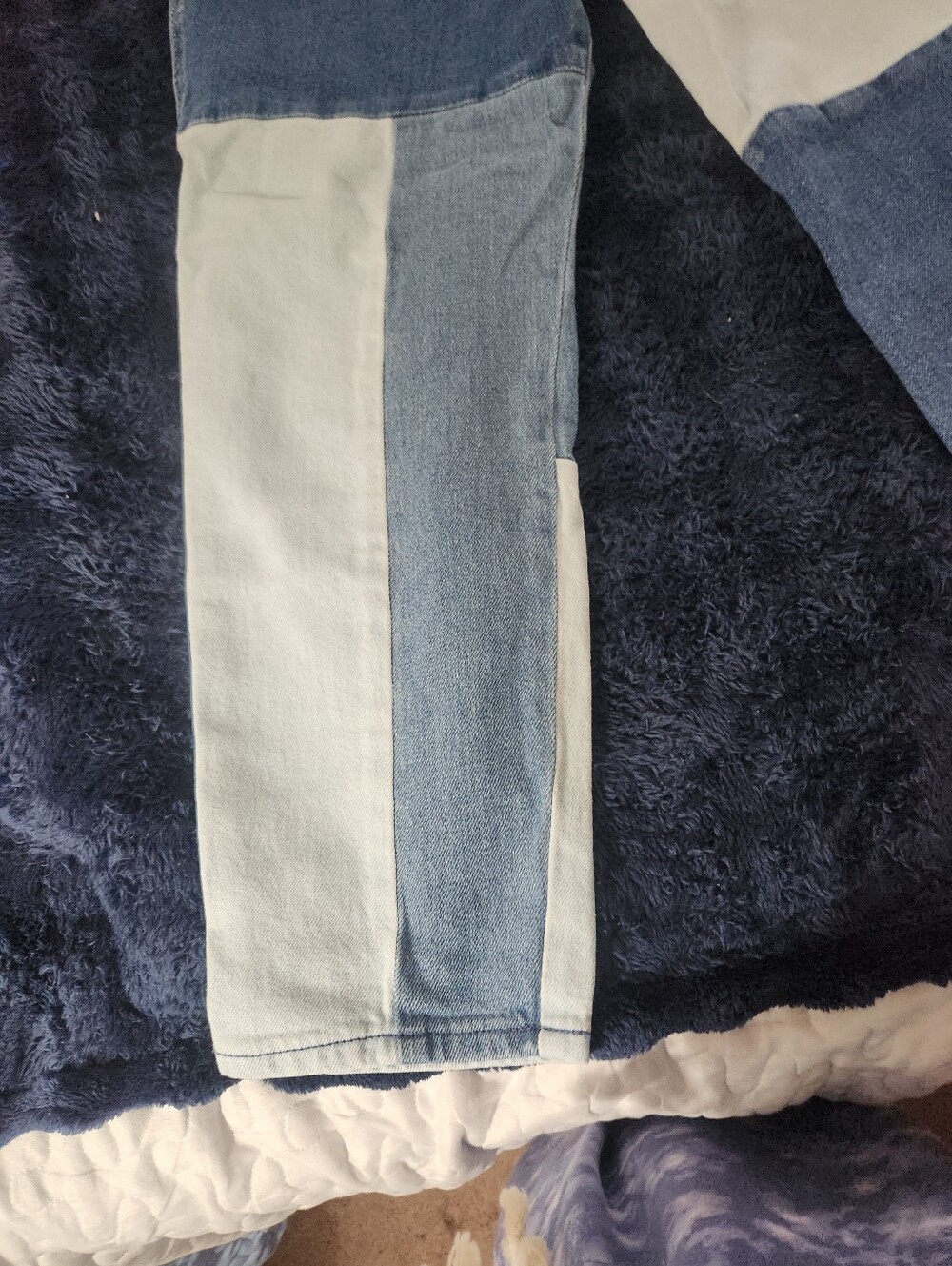 Hollister Ultra High Rise Patchwork Mom Jeans - Picture 4 of 10